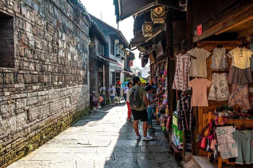 【新春走基层】春运里的福建青年志愿者 温暖旅客回家路